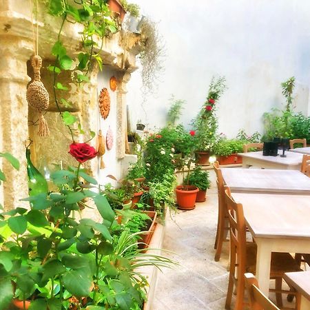 Palazzo Salia Acomodação com café da manhã Lecce Exterior foto